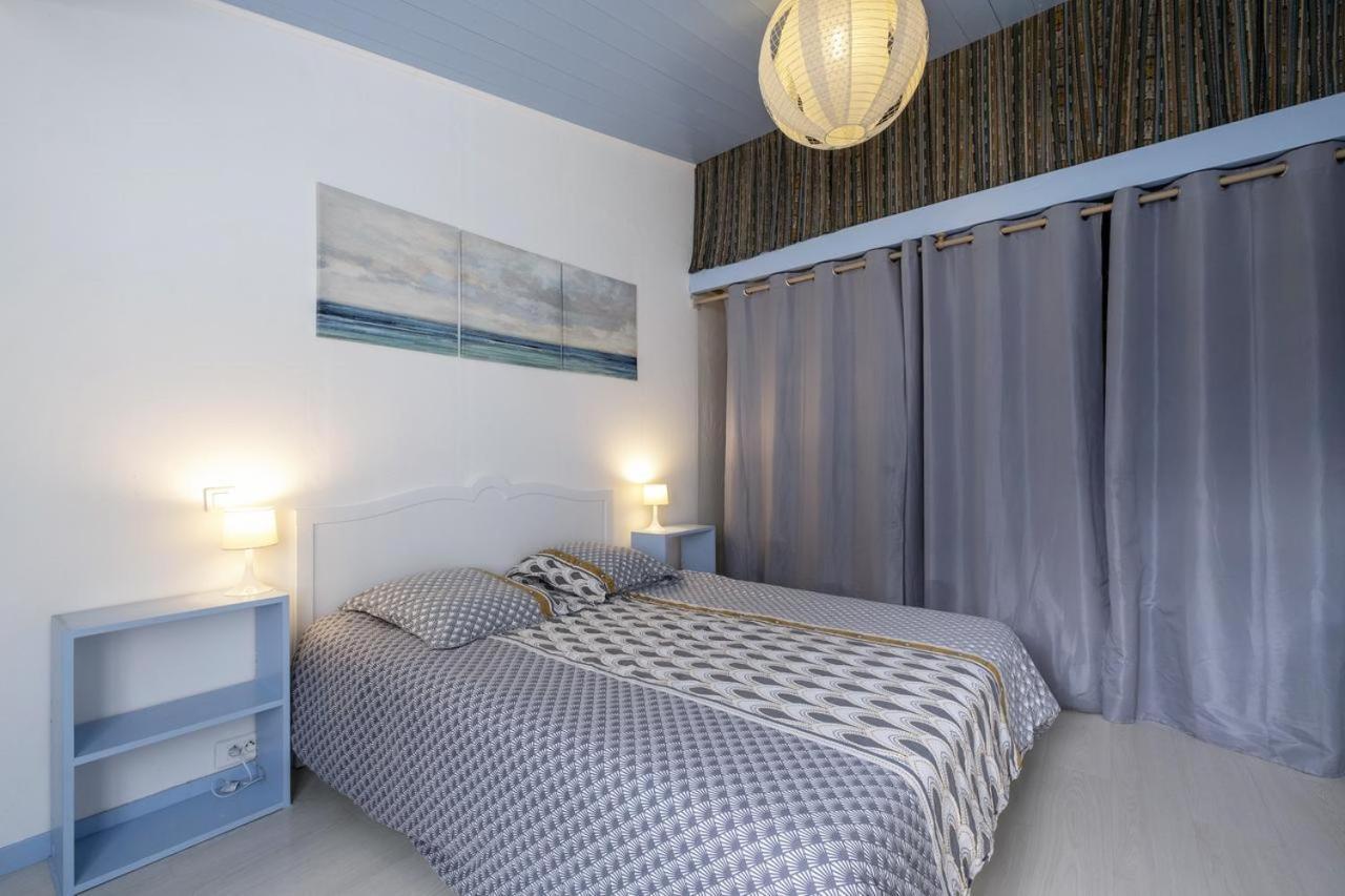 Appartement Les Volets Bleus T3 de 80 m2 patio privatif à Rochefort-sur-Mer Extérieur photo