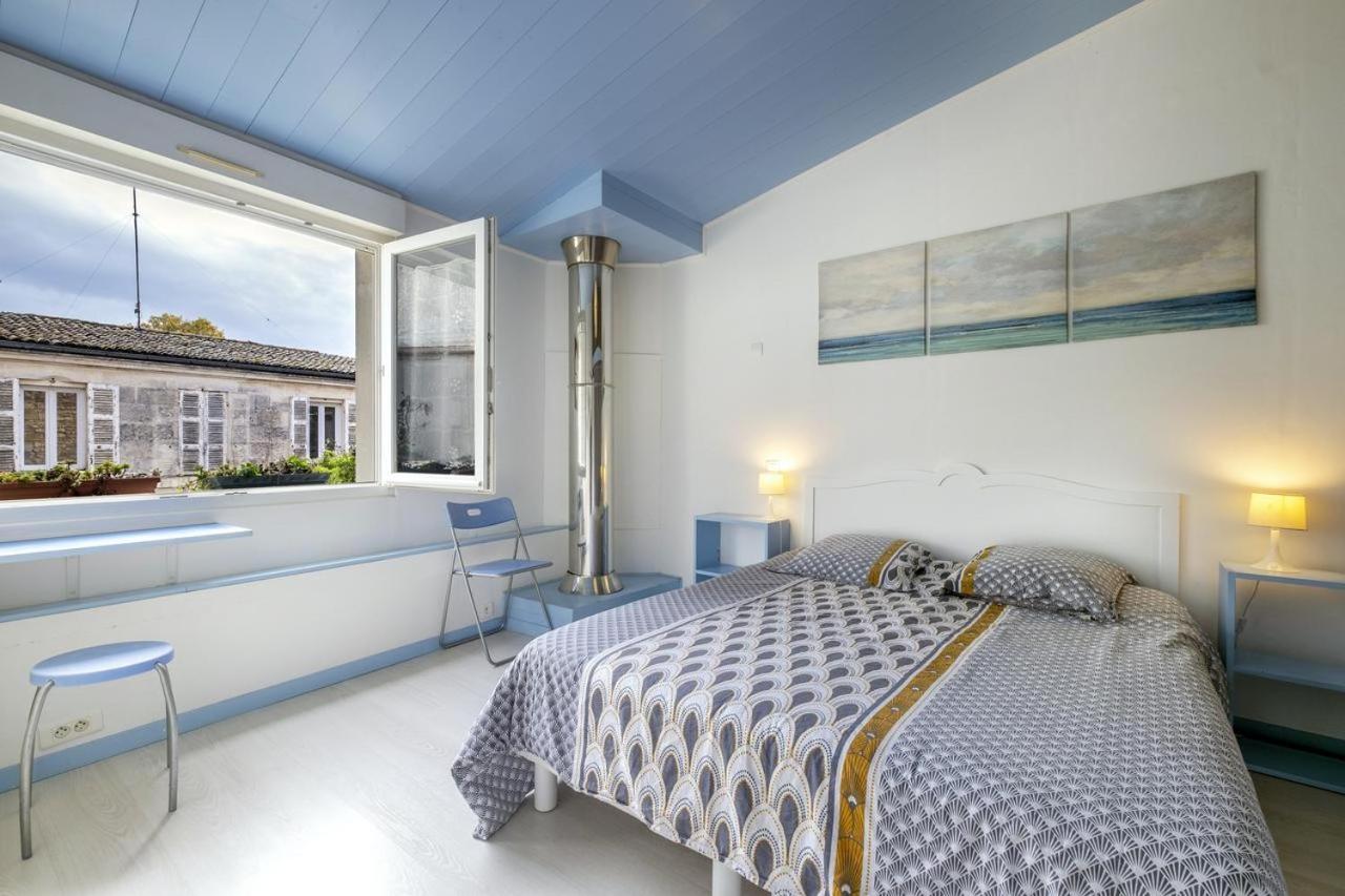 Appartement Les Volets Bleus T3 de 80 m2 patio privatif à Rochefort-sur-Mer Extérieur photo